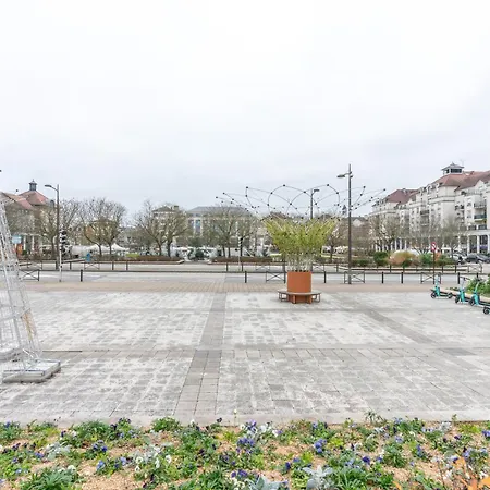 Emplacement Ideal - Paris - Konrad 01 * بوسي سان جورْج